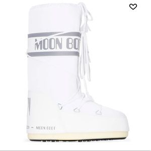White moon boots size 35/38